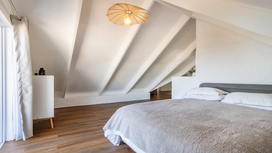 5 Bedroom Property for Sale in Grotto Bay Western Cape